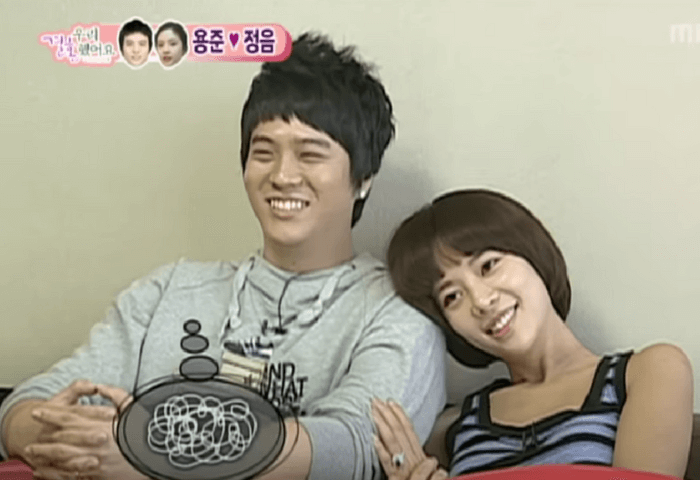 2009年韓国MBC番組「私たち結婚しました」に出演しているファン・ジョンウムと元カレのキム・ヨンジュンの画像。
左側がキム・ヨンジュン
右側がファン・ジョンウム
ファン・ジョンウムがキム・ヨンジュンにおでこをつけて甘えている。
2人とも笑顔。